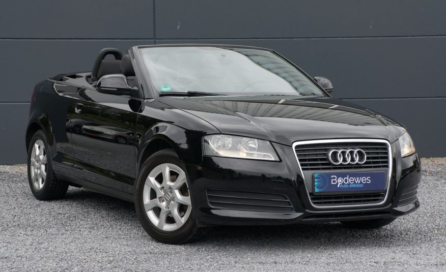 Audi A3 Cabriolet 1.6 Attraction Airco PDC Stoelver Winddef!