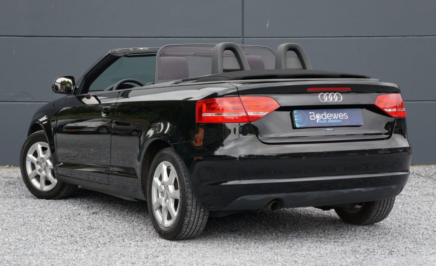 Audi A3 Cabriolet 1.6 Attraction Airco PDC Stoelver Winddef!