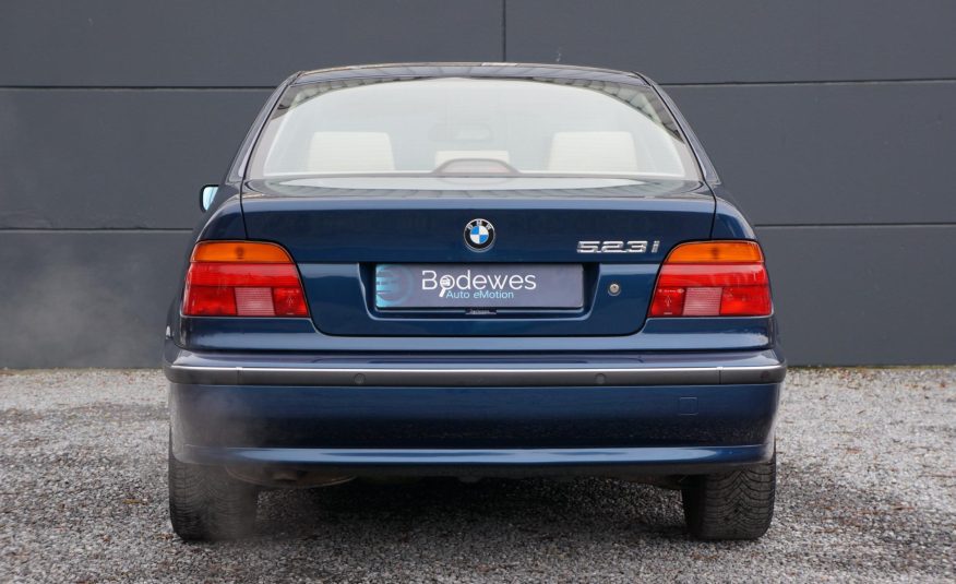 BMW 5-serie 523i Executive E39 Leder Clima Stoelver. Keurig!